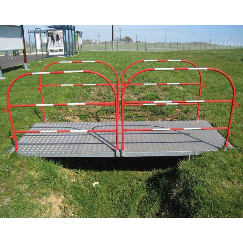 Pedestrian bridges or site safety - site image